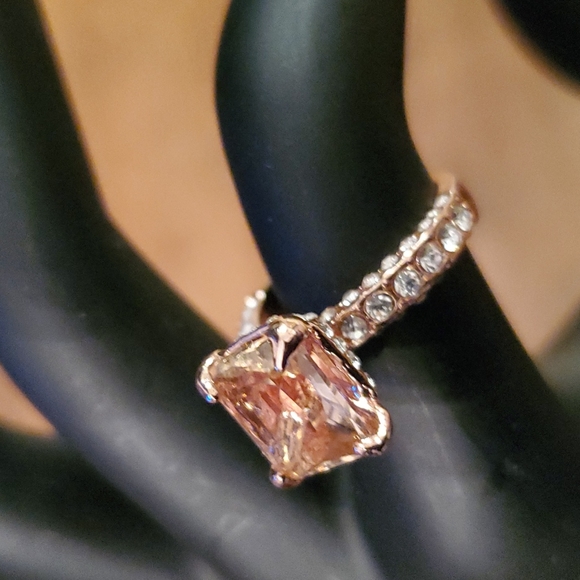 NWOT Amber square princess cut rhinestone rose gold tone  ring. Size 7 - Picture 6 of 7